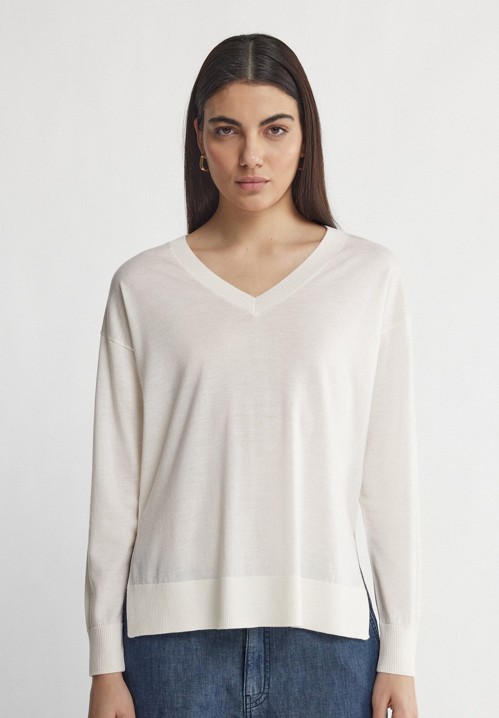 

Джемпер ULTRAFINE V-NECK Falconeri, молочный