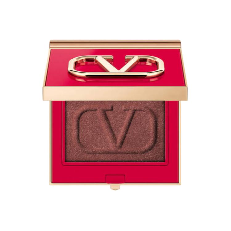 

Фантомные румяна и тени для век легко растушевываются стойкие Valentino