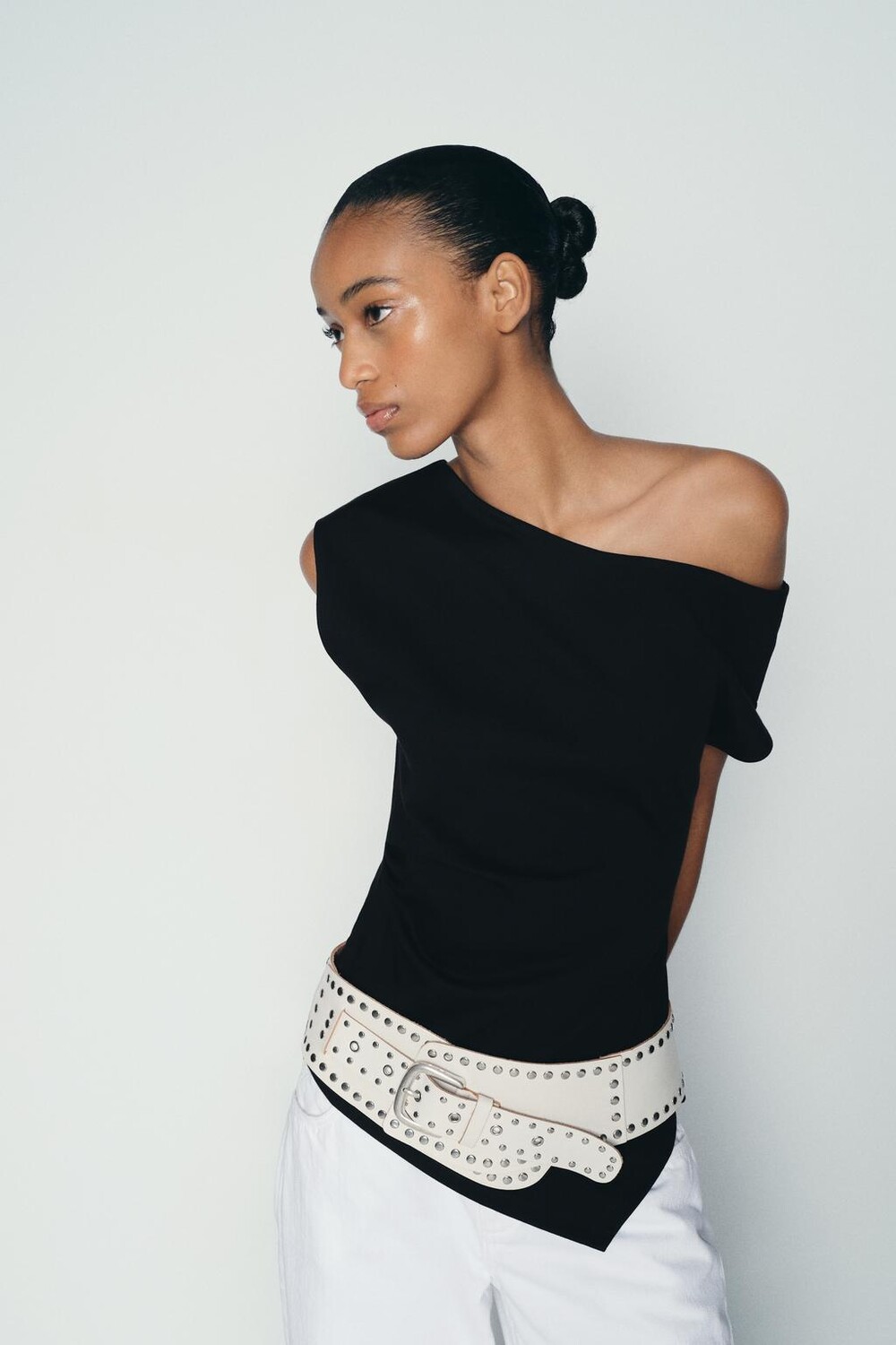 

Асимметричный топ со собранными деталями ZARA, черный