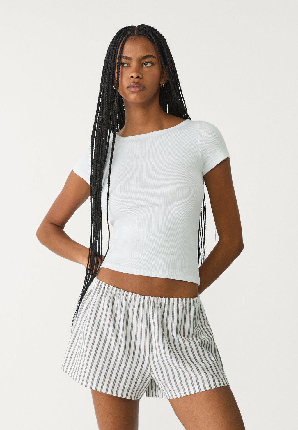 

Шорты STRIPED FLOWING Stradivarius, бежевый