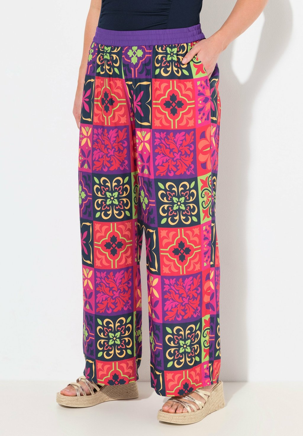 

Брюки TILE PRINT WIDE Ulla Popken, фиолетовый