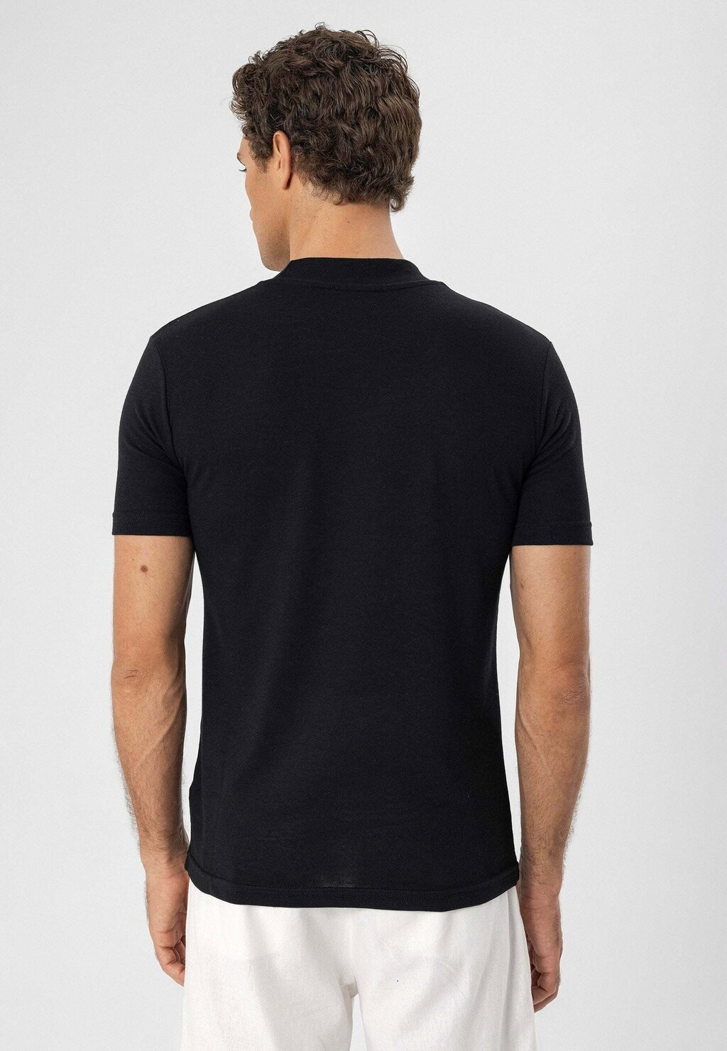 

Базовая футболка Crew Neck Antioch, черная