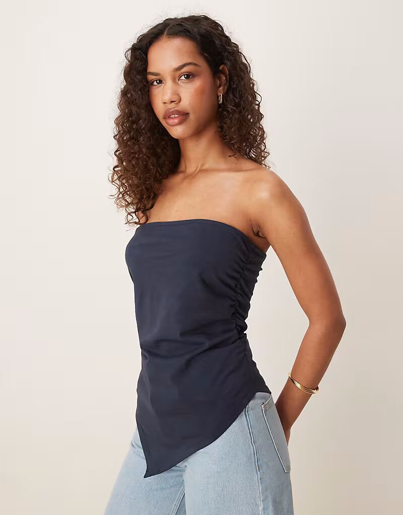 

ASOS DESIGN асимметричное бандо со сборками темно-синего цвета