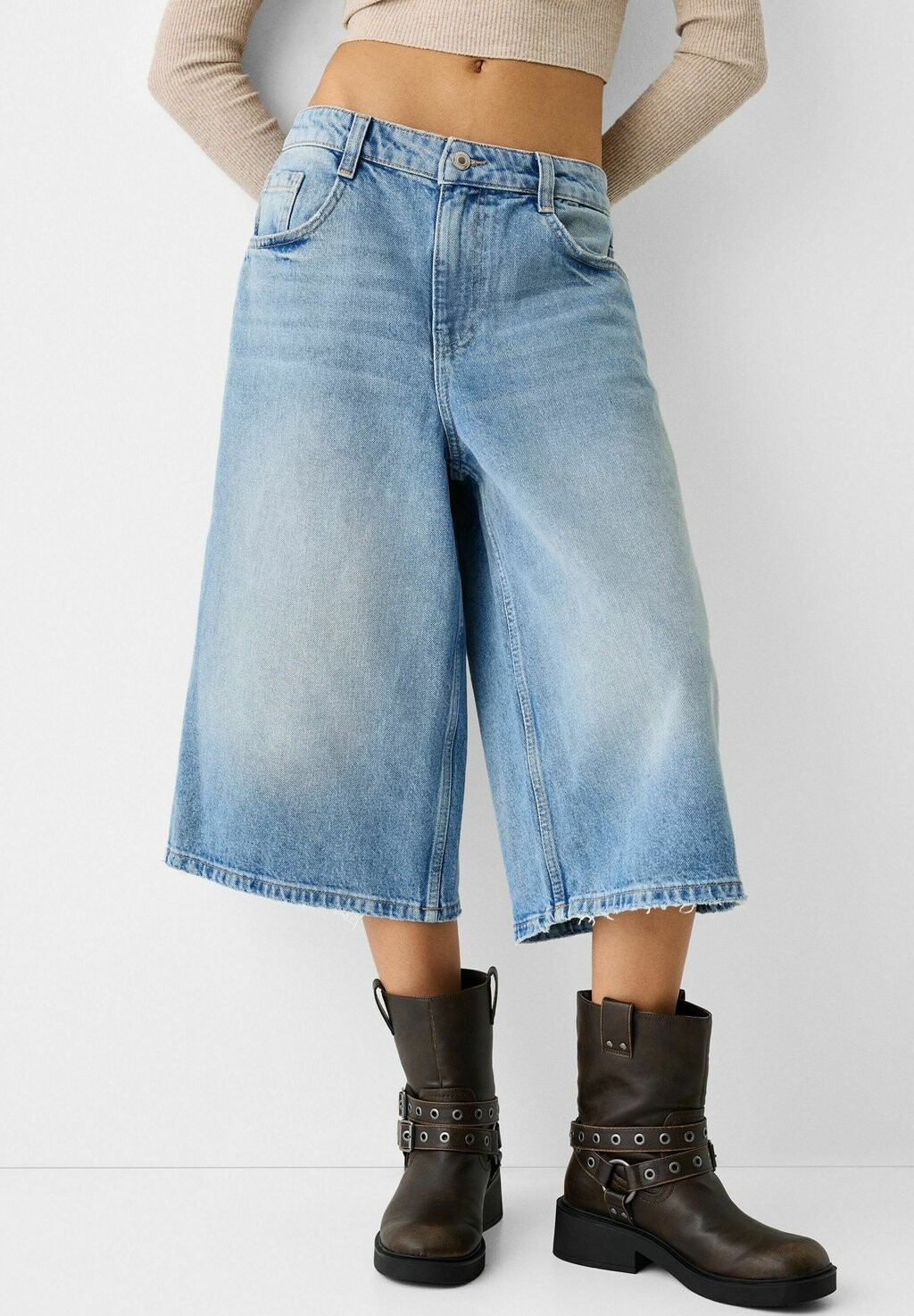 

Джинсовые шорты BAGGY BERMUDA Bershka, цвет light blue denim