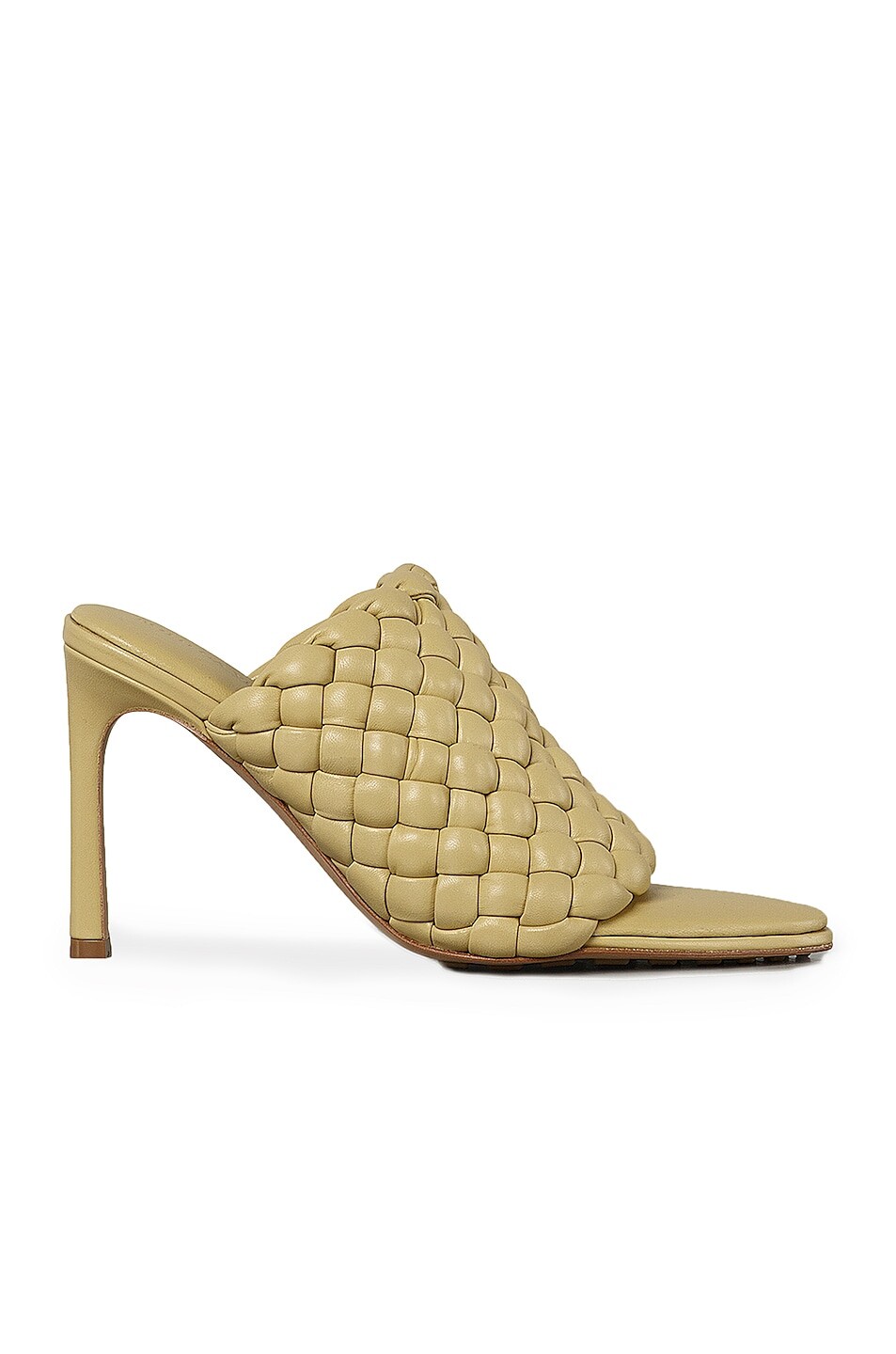 Кожаные сандалии с мягкой подкладкой Bottega Veneta, цвет Tapioca