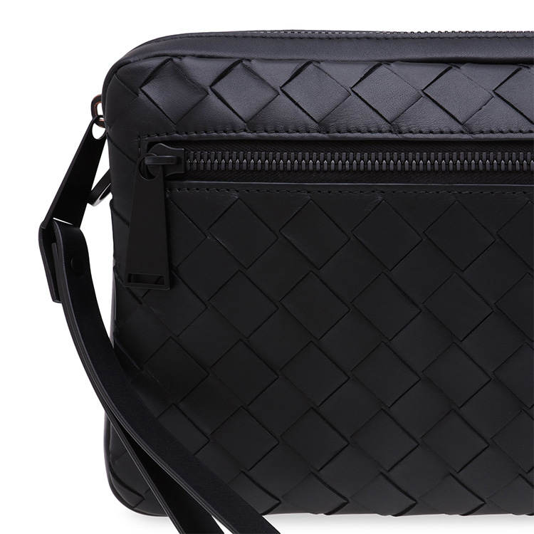 Bottega Veneta Кожаная сумка-мессенджер через плечо мужская черная — фото 4