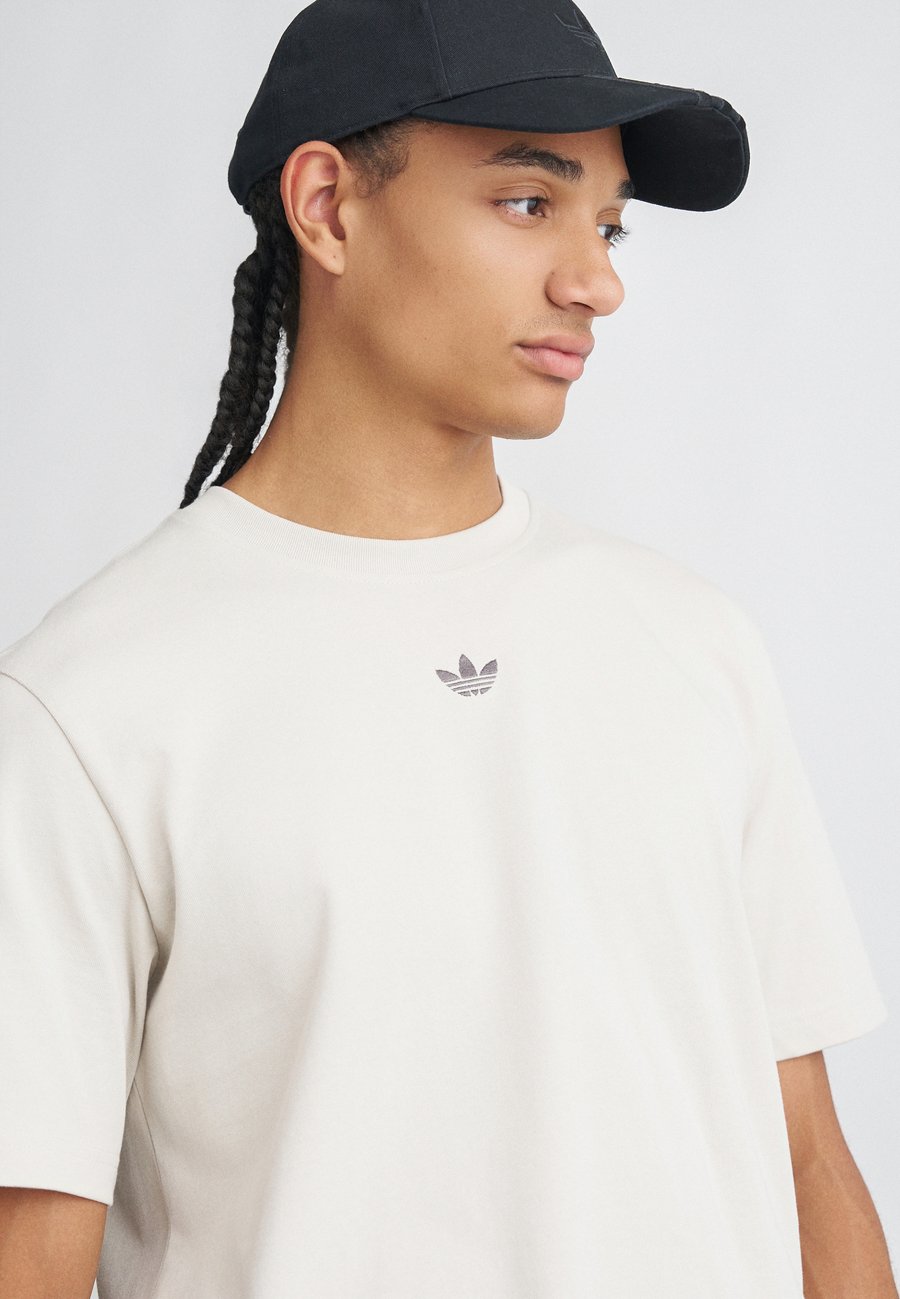 

Футболка Adidas Originals FACE TEE, Alumina/Grey