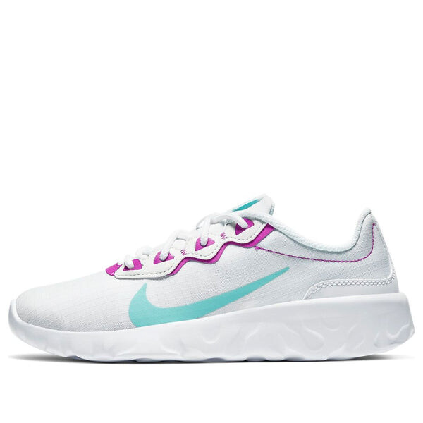 Кроссовки исследуют страду Nike, белый