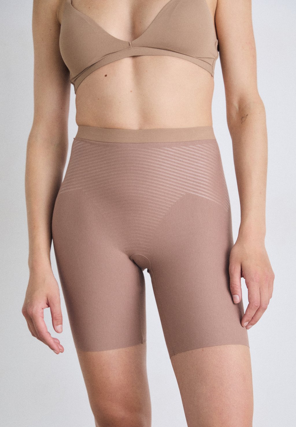 

Брюки SUPIMA SHAPING MIDTHIGH - Shapewear Spanx, бежевый
