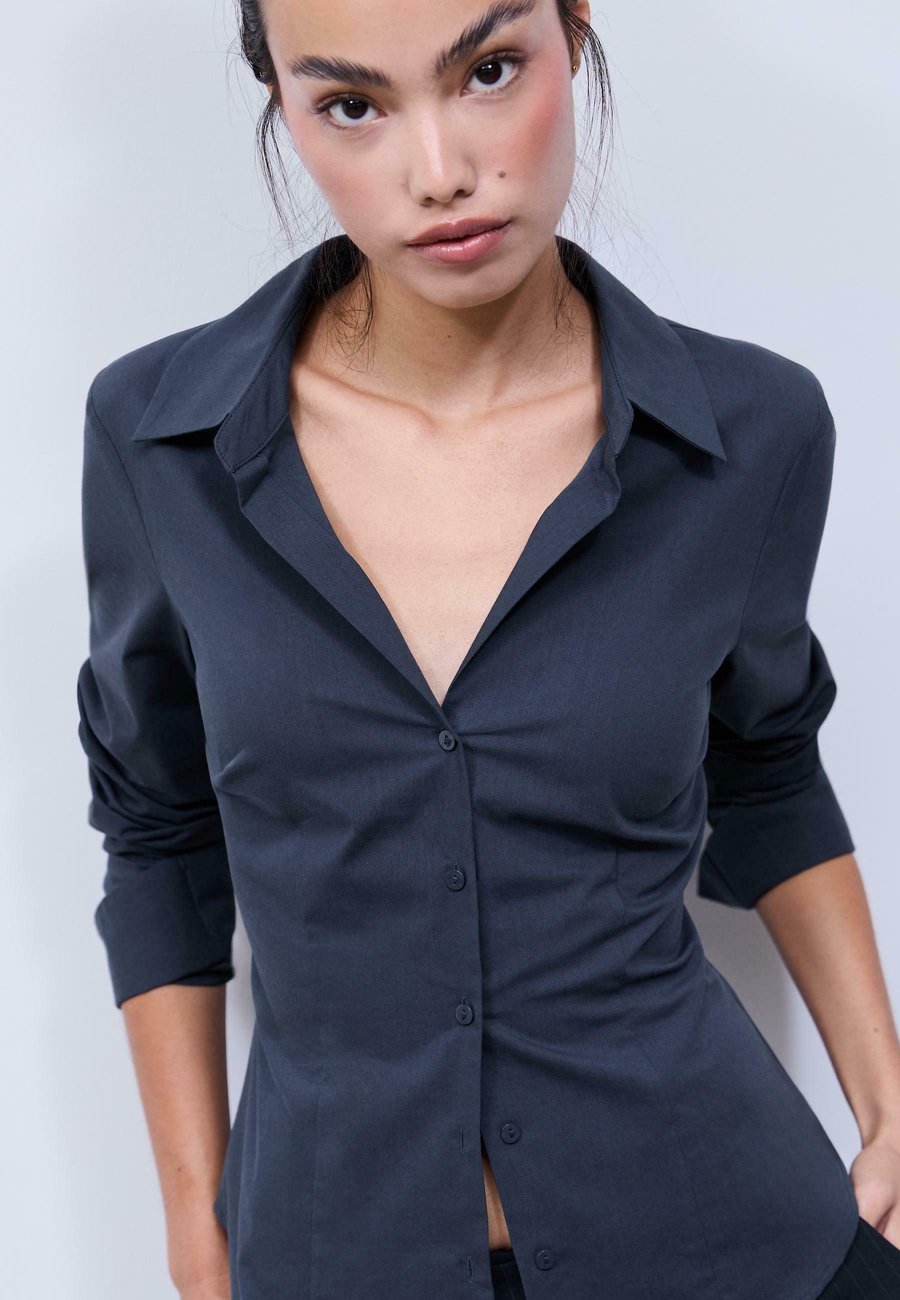 

Блуза Stradivarius Button-down blouse, Dark Blue