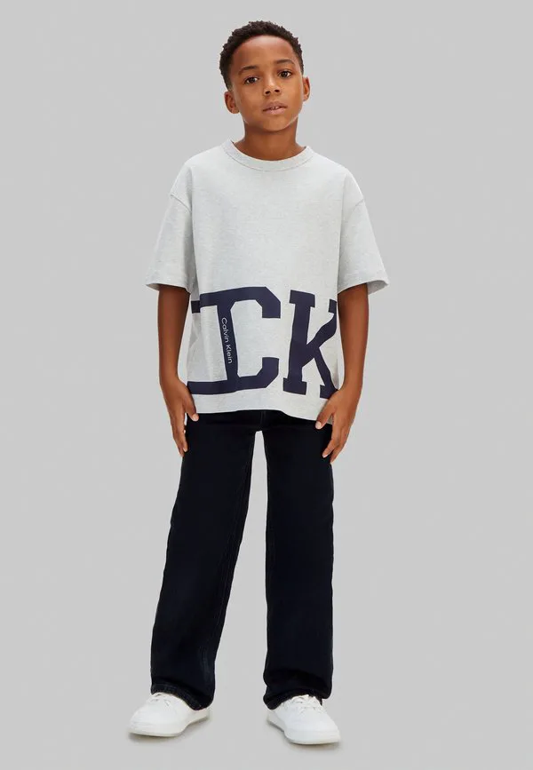 Футболка с принтом в стиле университетской формы Calvin Klein Jeans, Ltegreyht — фото 2