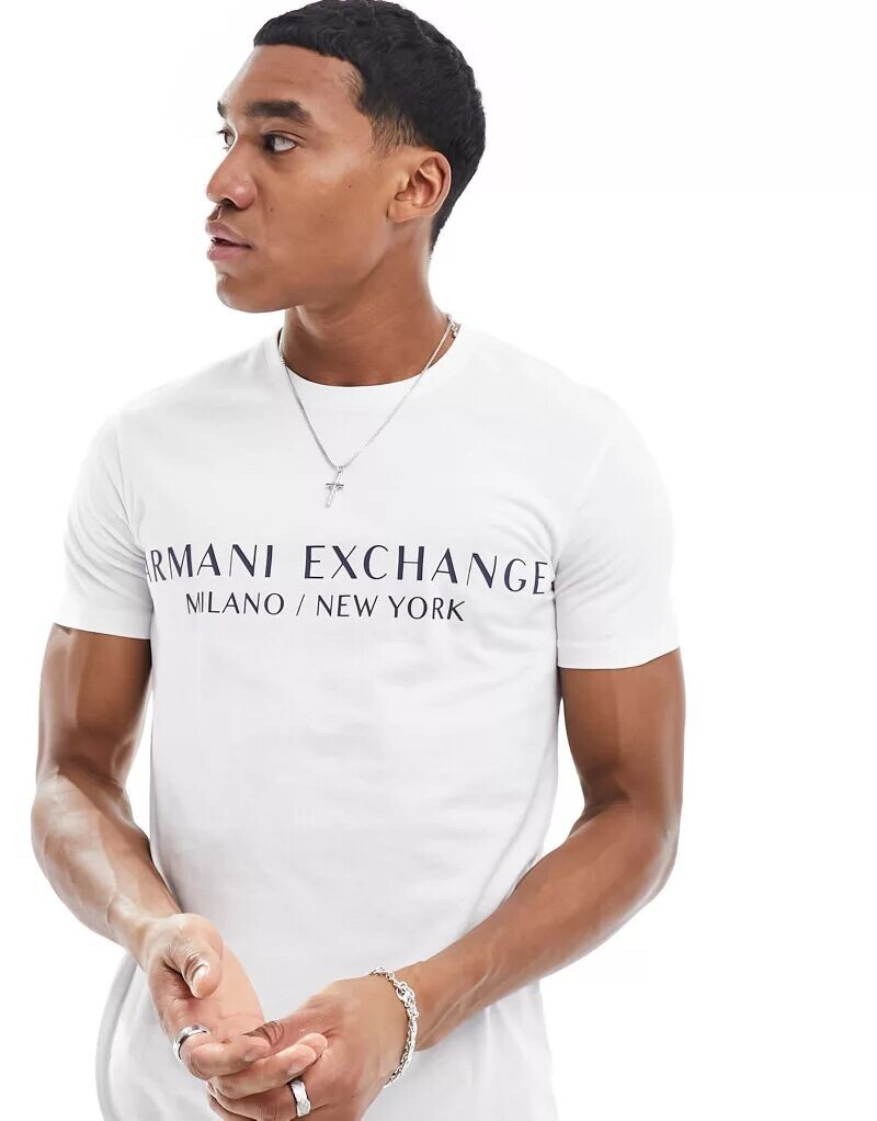 

Белая футболка с линейным логотипом Armani Exchange