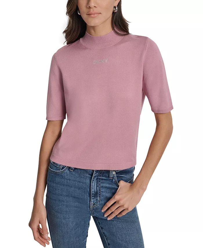 

Миниатюрный свитер с воротником-стойкой и декорированным логотипом DKNY Jeans, розовый