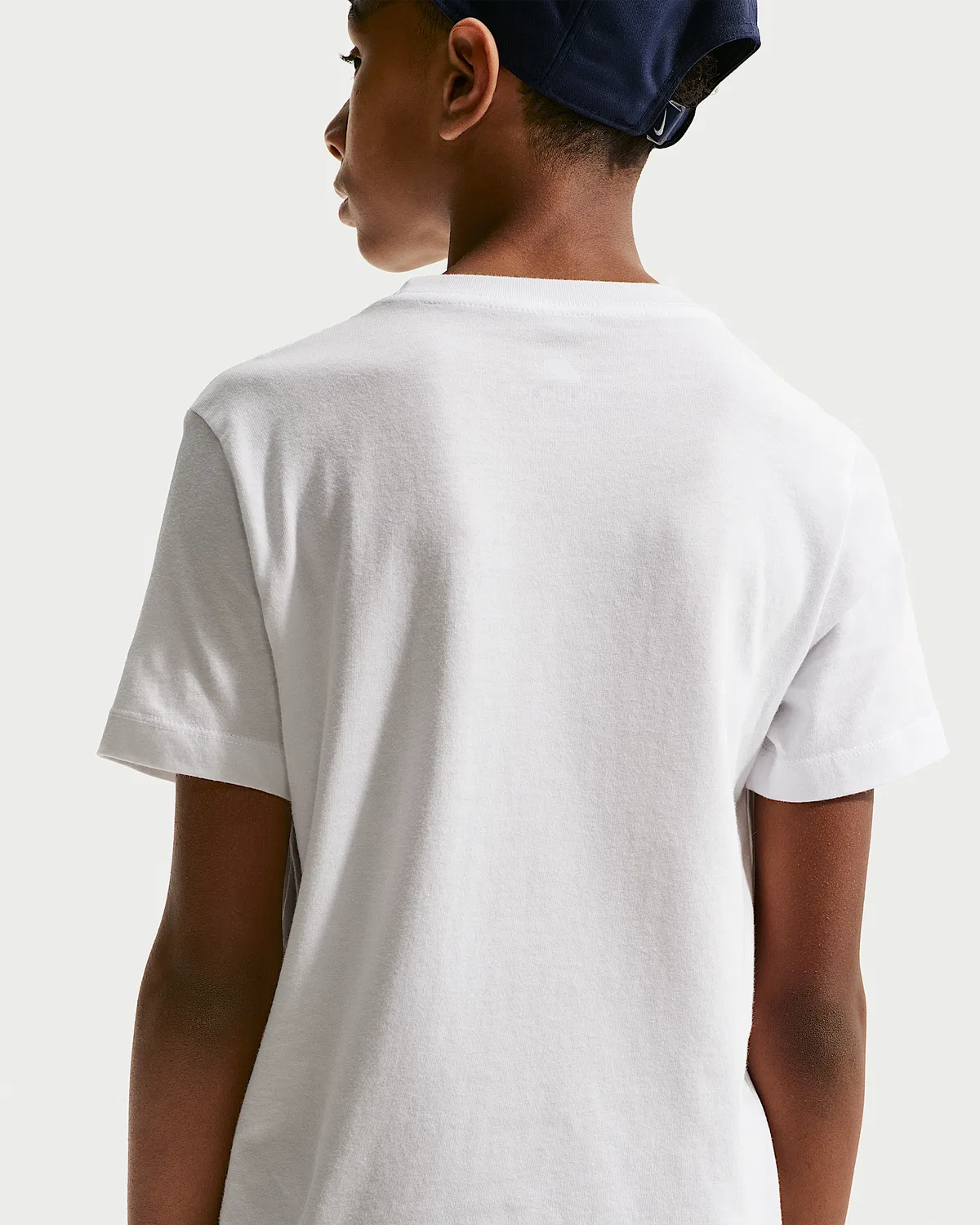 Детская футболка Nike Sportswear Pocket, White/Black — фото 2