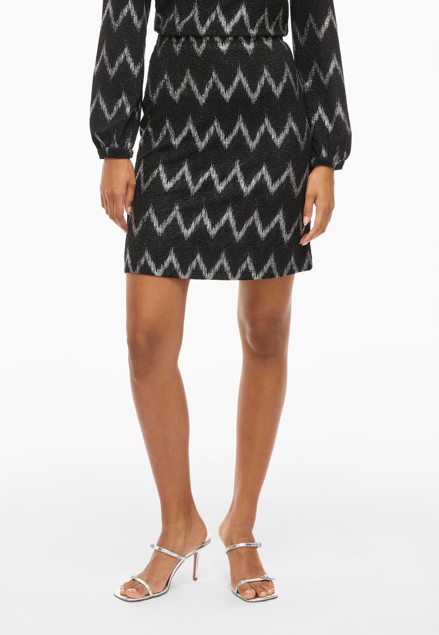 

Юбка VILA VISACHA SHORT SKIRT, Black/Silver-Coloured/Black