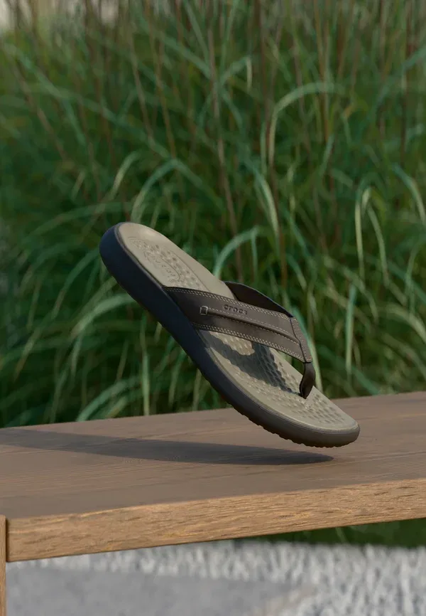 Сандалии Yukon vista ii t bar sandals Crocs, эспрессо