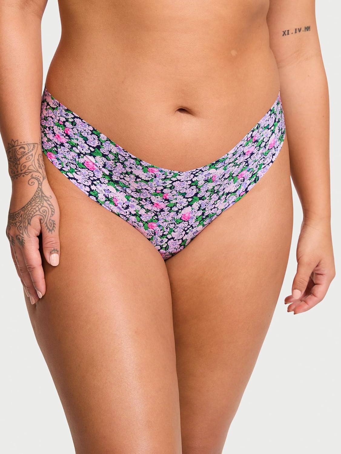 Женские трусики-стринги Victoria's Secret Women's No Show Thong Underwear, Floral & Solids — фото 2