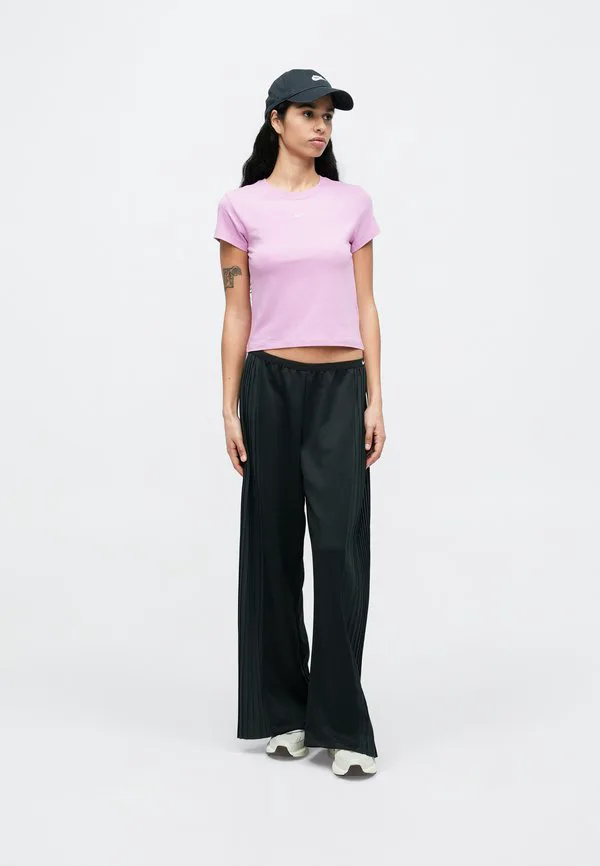 Простая футболка Nike Sportswear, Magenta — фото 3