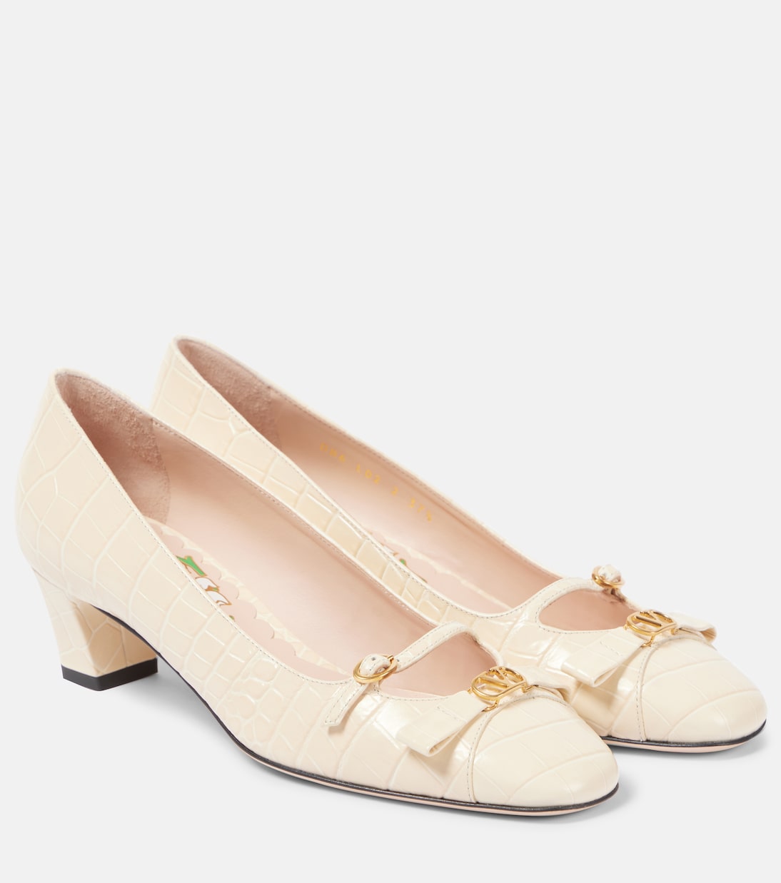 Туфли Bowow 45 из кожи с крокодиловым эффектом Valentino Garavani, Butter White
