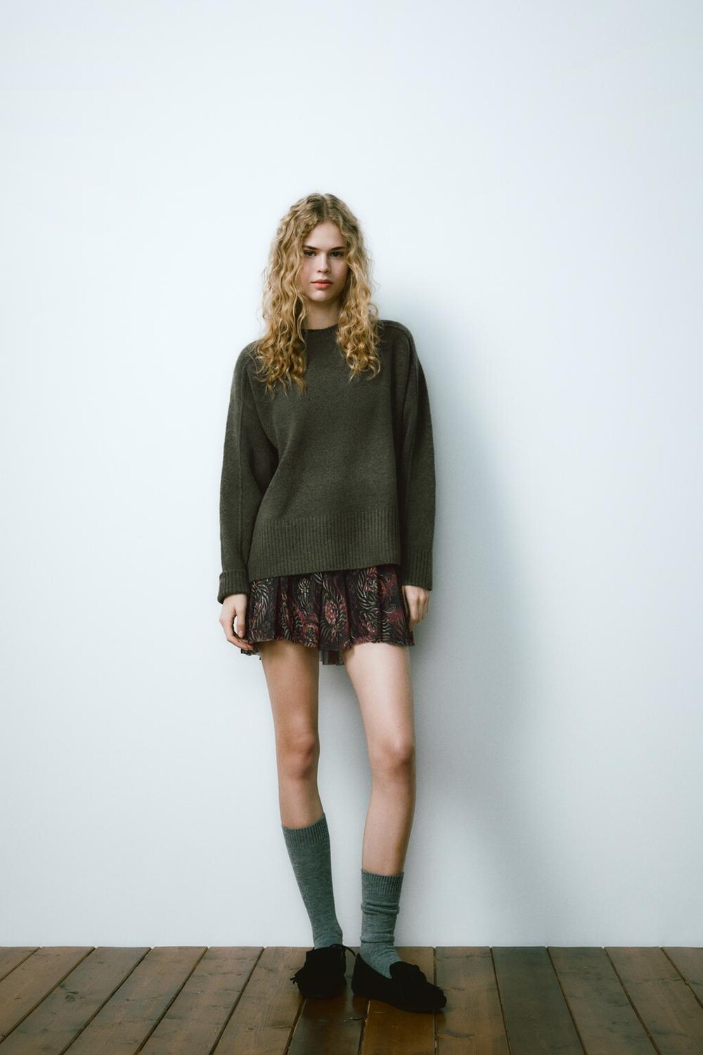 

Мягкий на ощупь трикотажный свитер ZARA, хаки