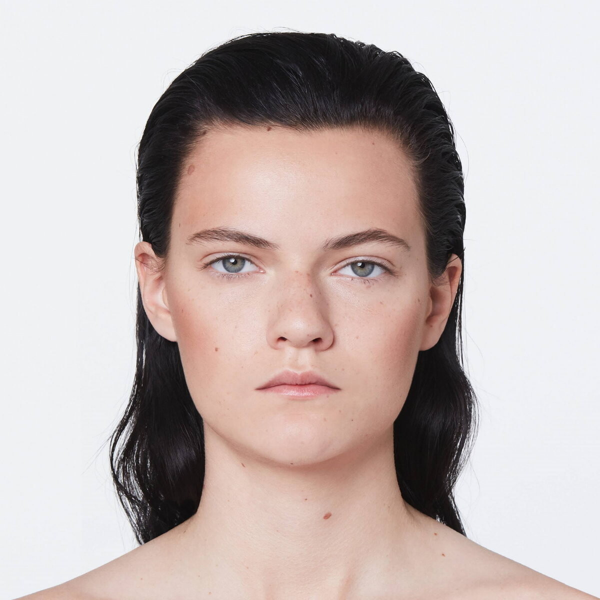 Gucci, Poudre De Beaute Eclat Soleil Bronzing Powder 02, Бронзер для лица, 12 г Gucci Beauty — фото 3