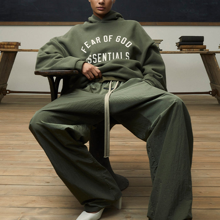 Худи Fear of God Essentials Fleece Hoodie 'Military', оливкого-зеленый — фото 3