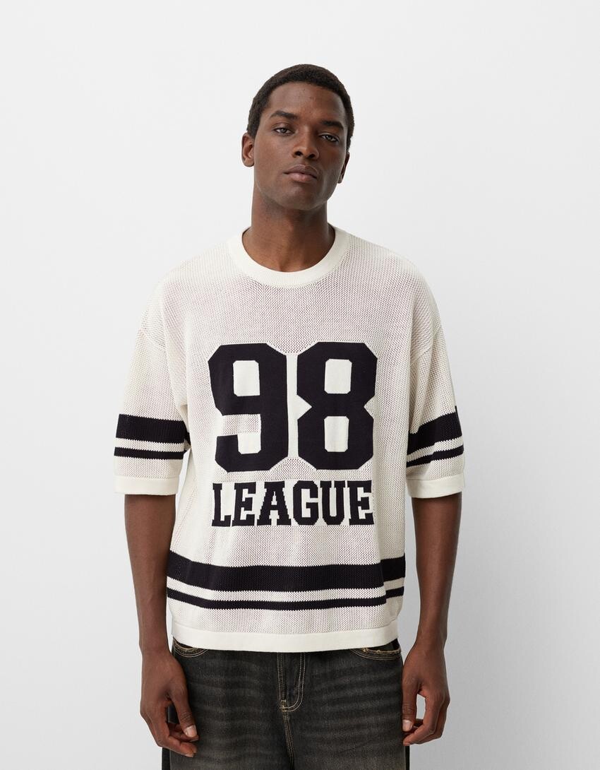 

Футболка с коротким рукавом и сетчатым принтом Bershka, черный