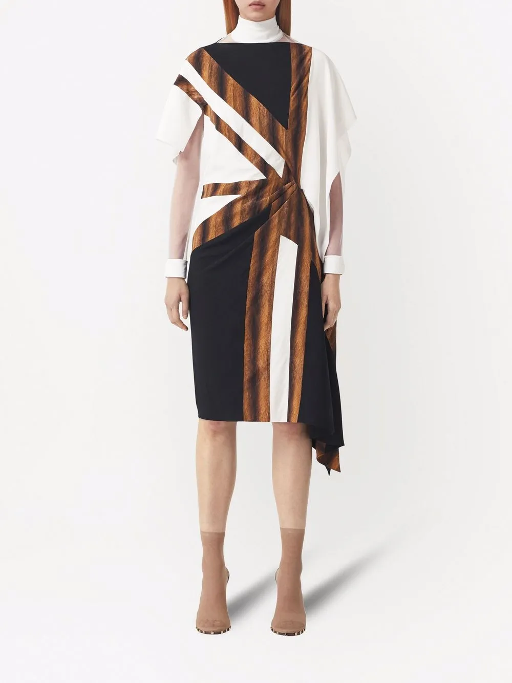 Платье Burberry шелковое асимметричного кроя с принтом, черное — фото 3
