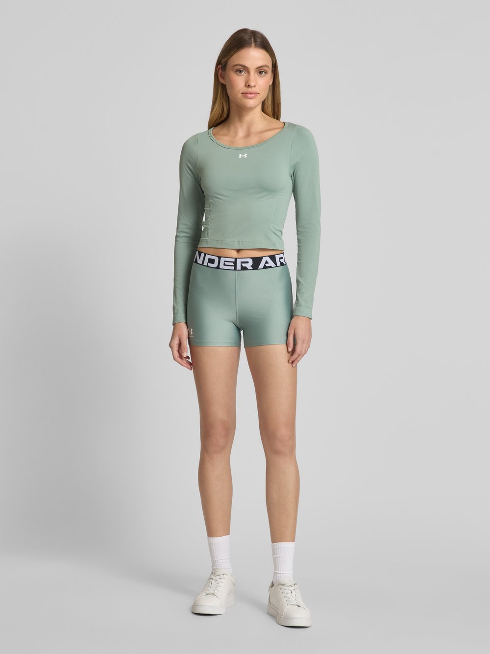 

Шорты супер-узкого кроя с лейблом на поясе Under Armour