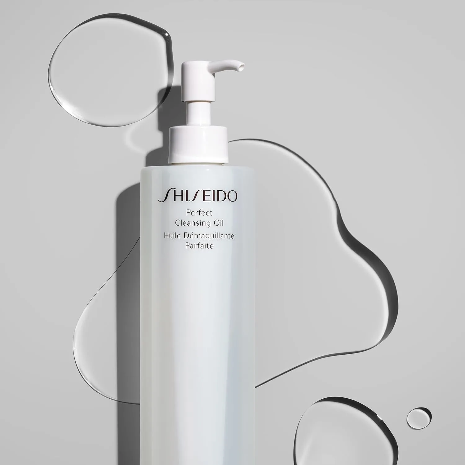 Очищающее масло Shiseido Perfect Cleansing Oil - легкое средство для ежедневного умывания, придающее коже мягкость и сияние - удаляет водостойкий макияж, загрязнения и остатки макияжа. 300 мл — фото 4