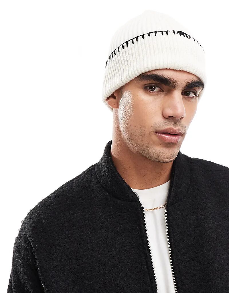 

Вязаная шапка цвета экрю с контрастной строчкой Jack & Jones