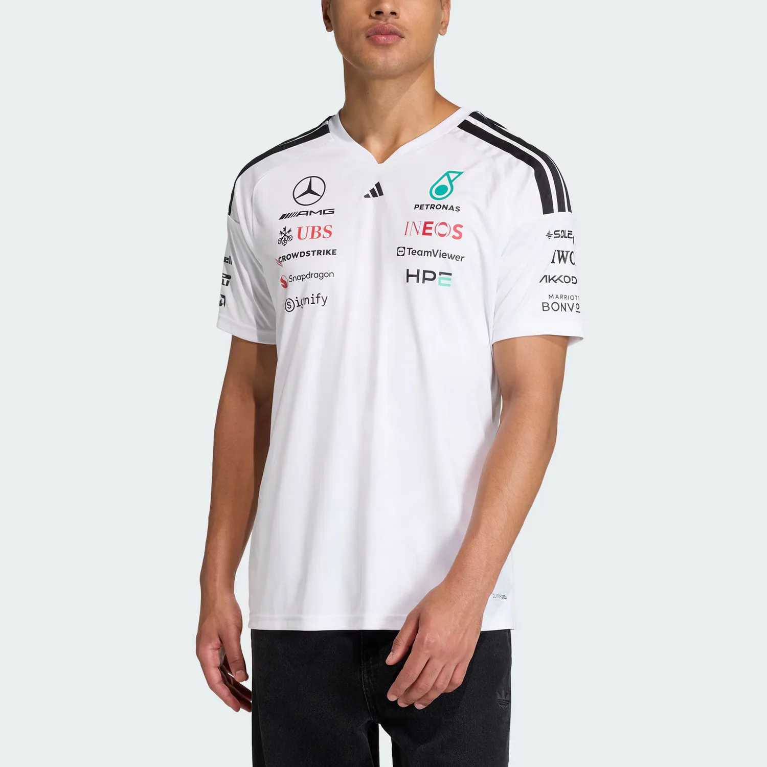 Футболка Mercedes AMG Petronas Formula 1 Team для мужчин, быстросохнущая Adidas, белый — фото 3