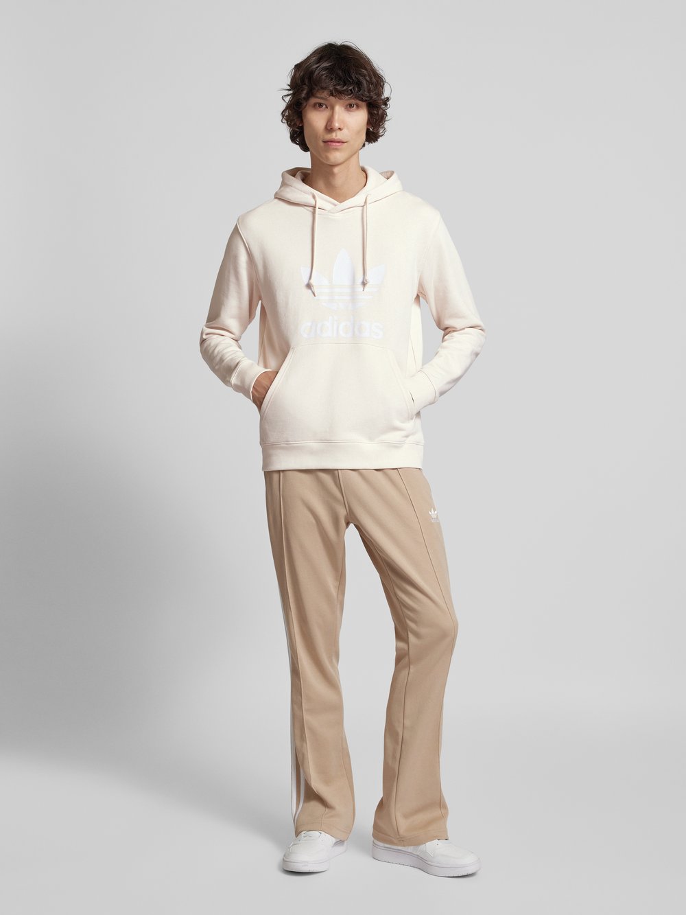 

Толстовка с капюшоном adidas Originals, кремовый