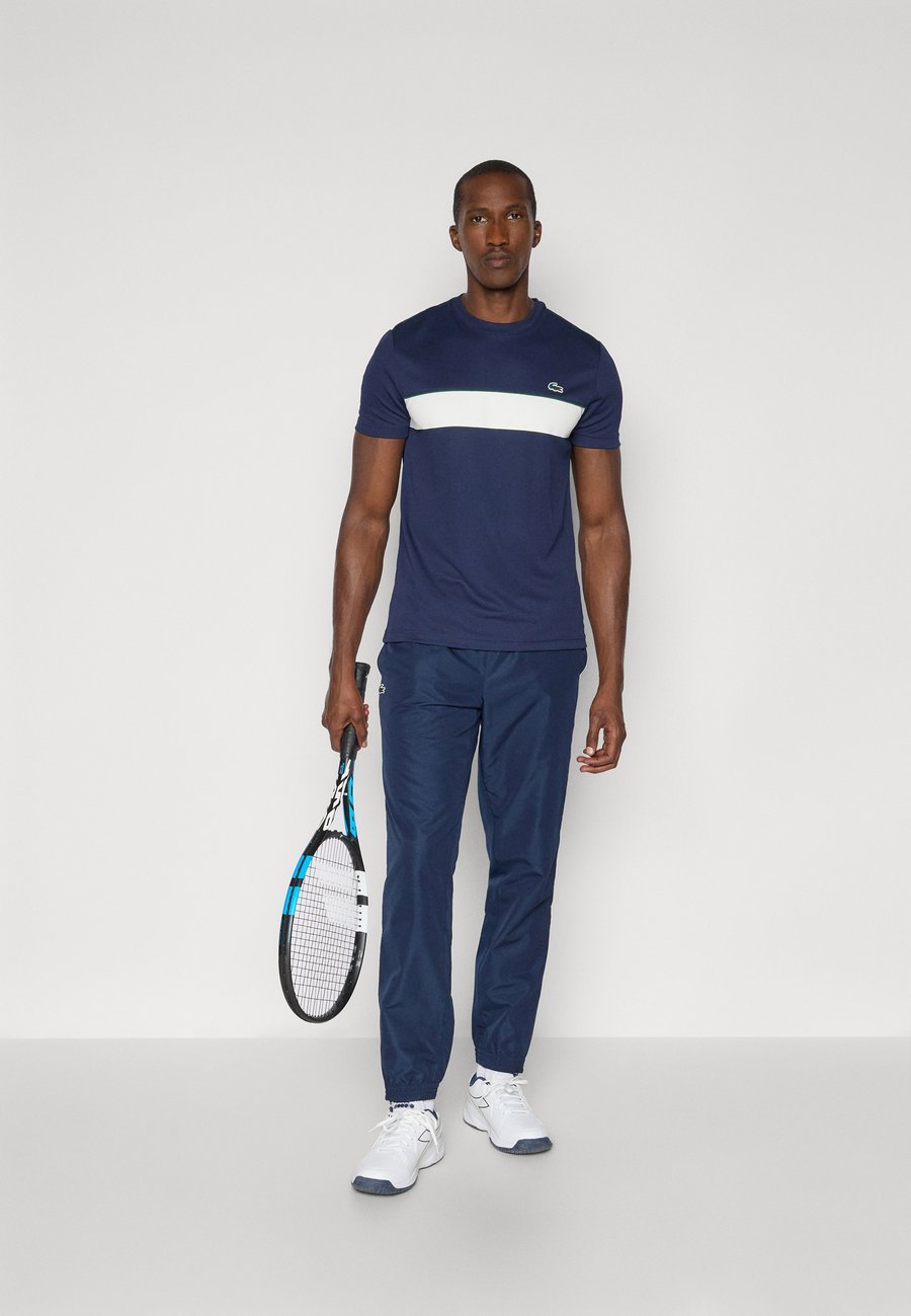 Футболка Lacoste Sport TENNIS, Navy Blue/Flour/Dark Blue — фото 2