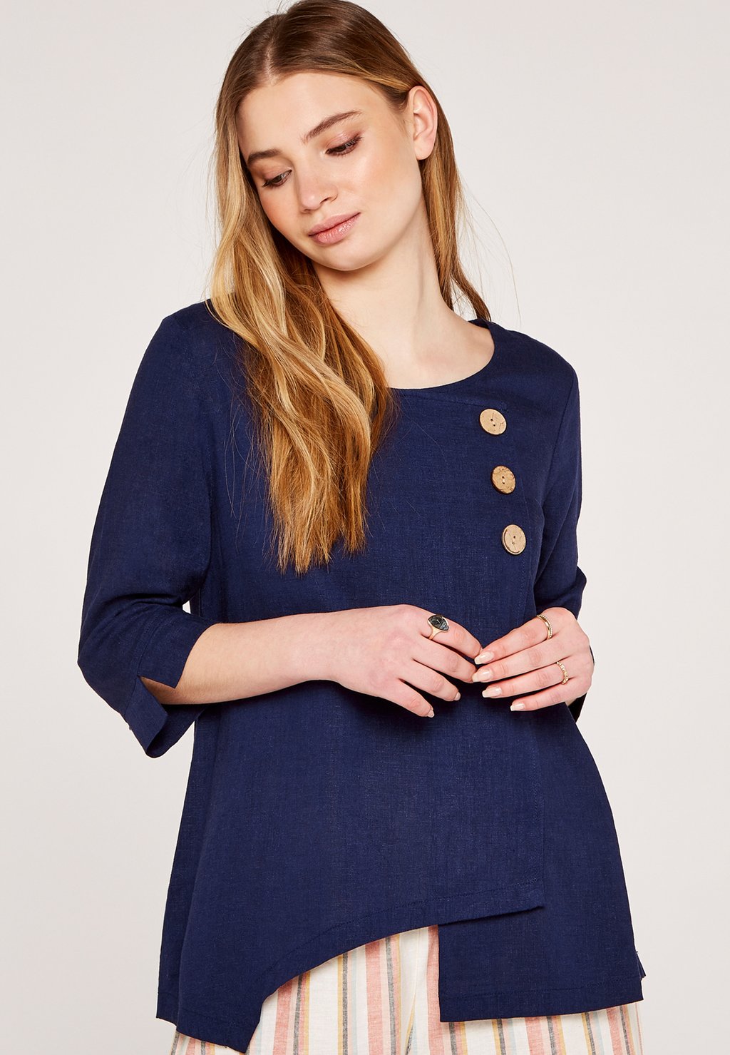 

Блуза TRIPLE BUTTON ASYMMETRIC Apricot, темно-синий