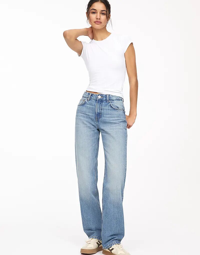 

Джинсы Pull&Bear Petite прямого кроя со средней посадкой, средне-синего цвета