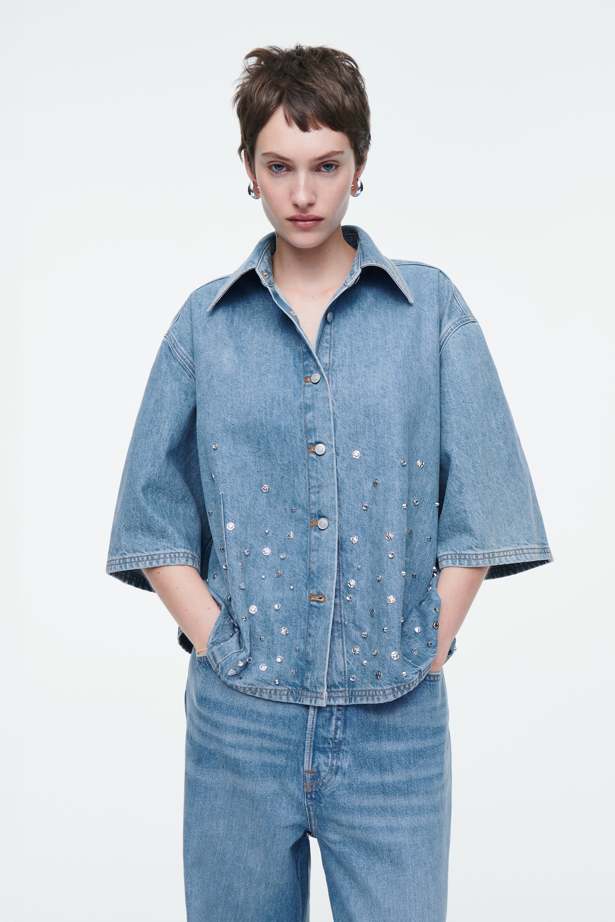 

Украшенная джинсовая рубашка-relaxed fit COS, голубой