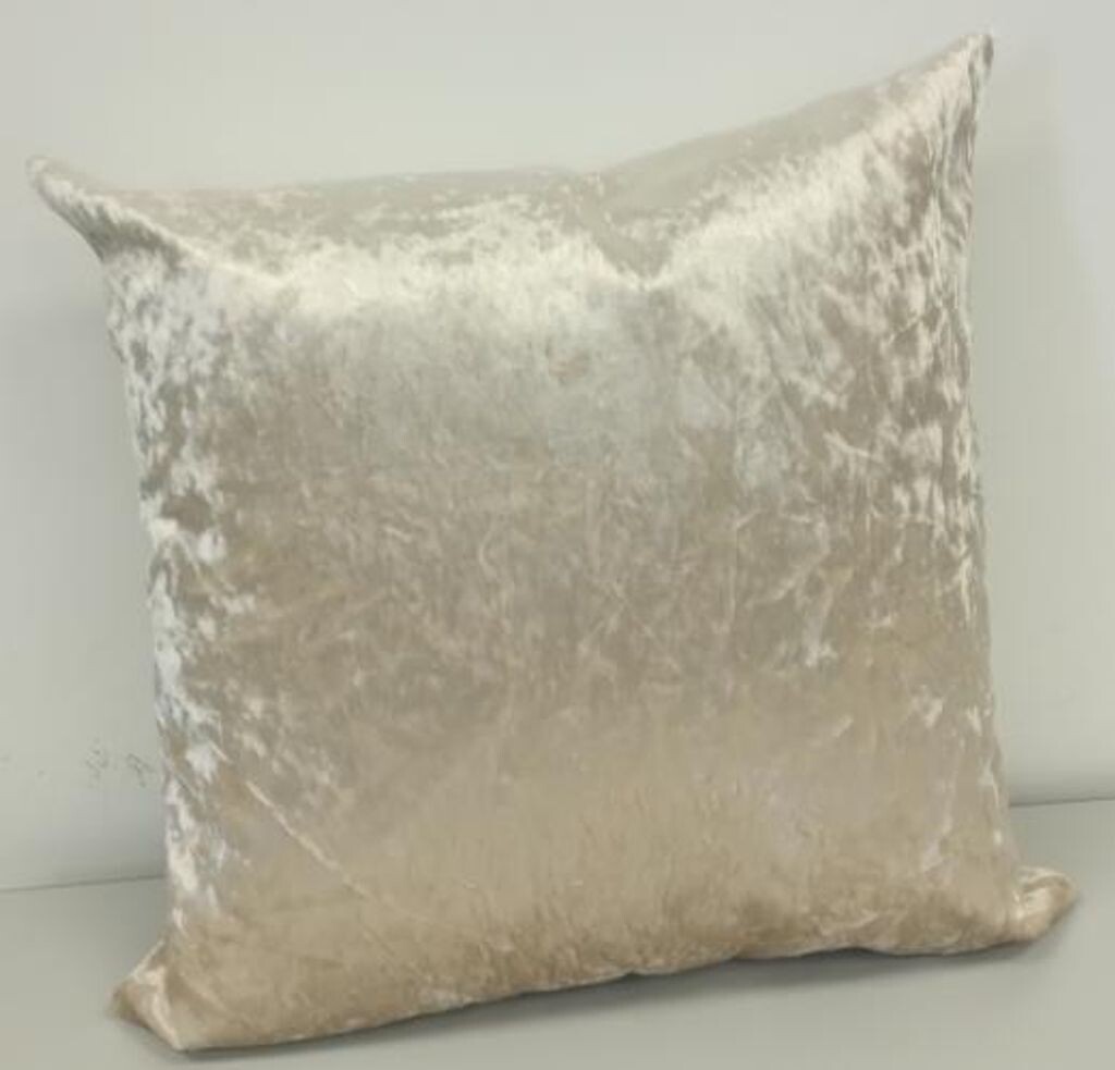 

Декоративная подушка Dohle + Menk New Glitz кремовая, 45 x 45 см