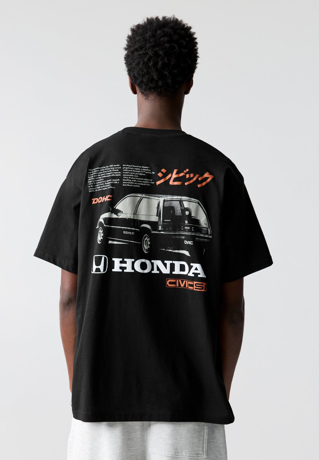 

Футболка с принтом SHORT SLEEVE HONDA PULL&BEAR, черный