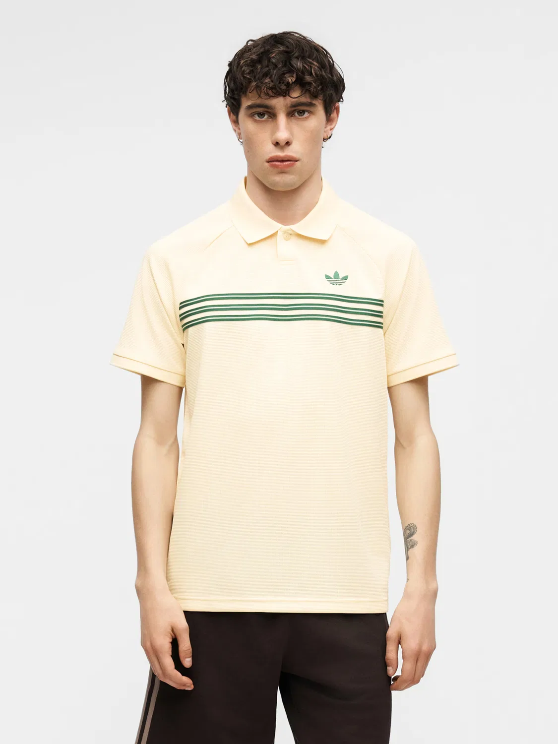 Футболка Adidas Originals бежевого цвета — фото 3