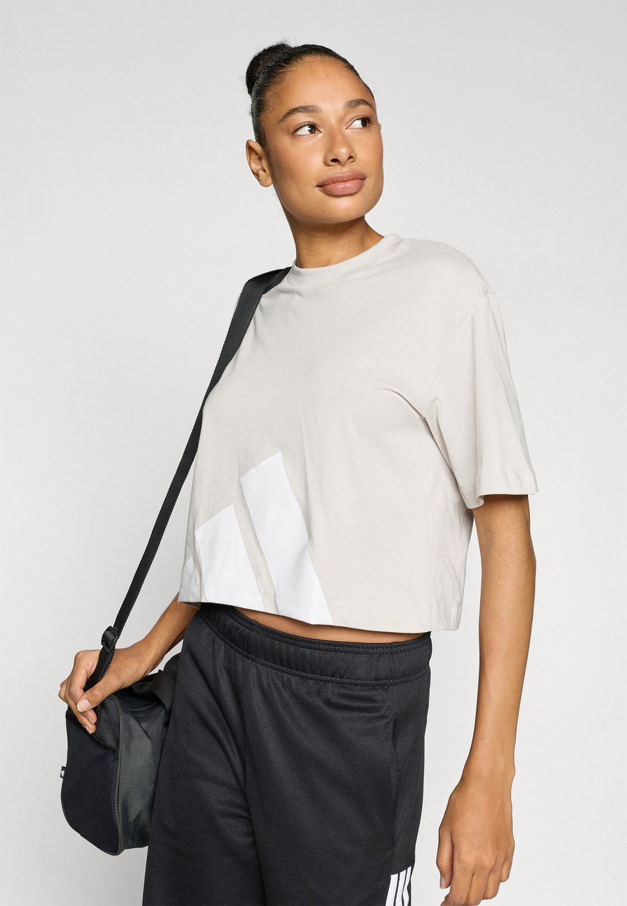Футболка Adidas Sportswear ESSENTIALS BIG LOGO BOYFRIEND , Alumina/White/Beige — фото 4