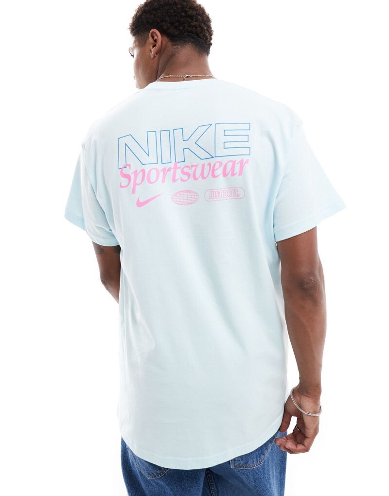 

Голубая футболка с графическим принтом на спине Nike
