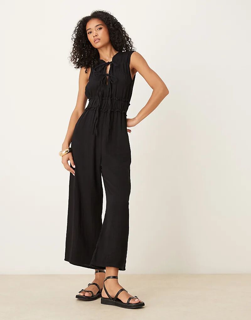 

Комбинезон ASOS DESIGN из двухслойной ткани со сборками на груди, черный