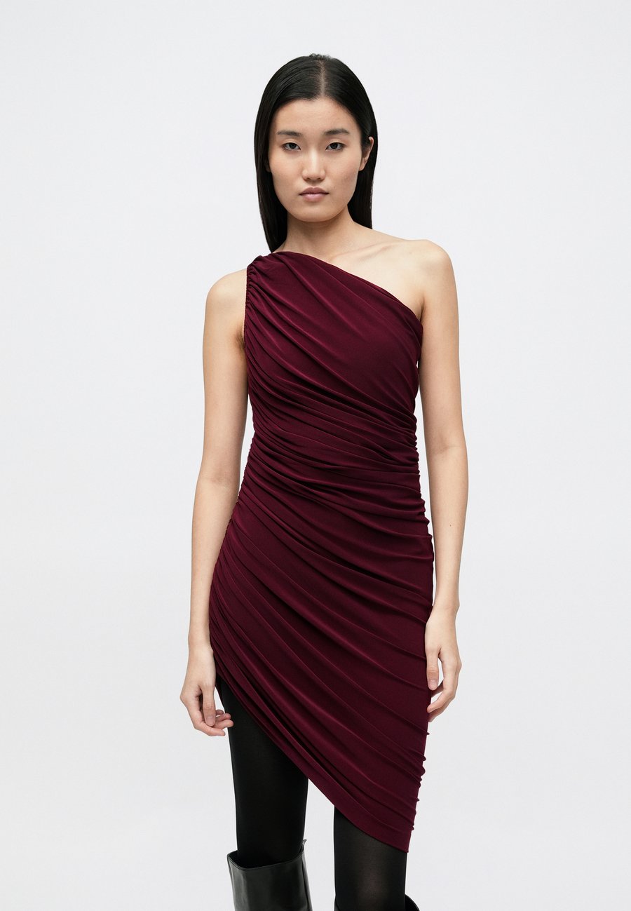 

Платье Norma Kamali DIANA MINI DRESS, Plum/Bordeaux
