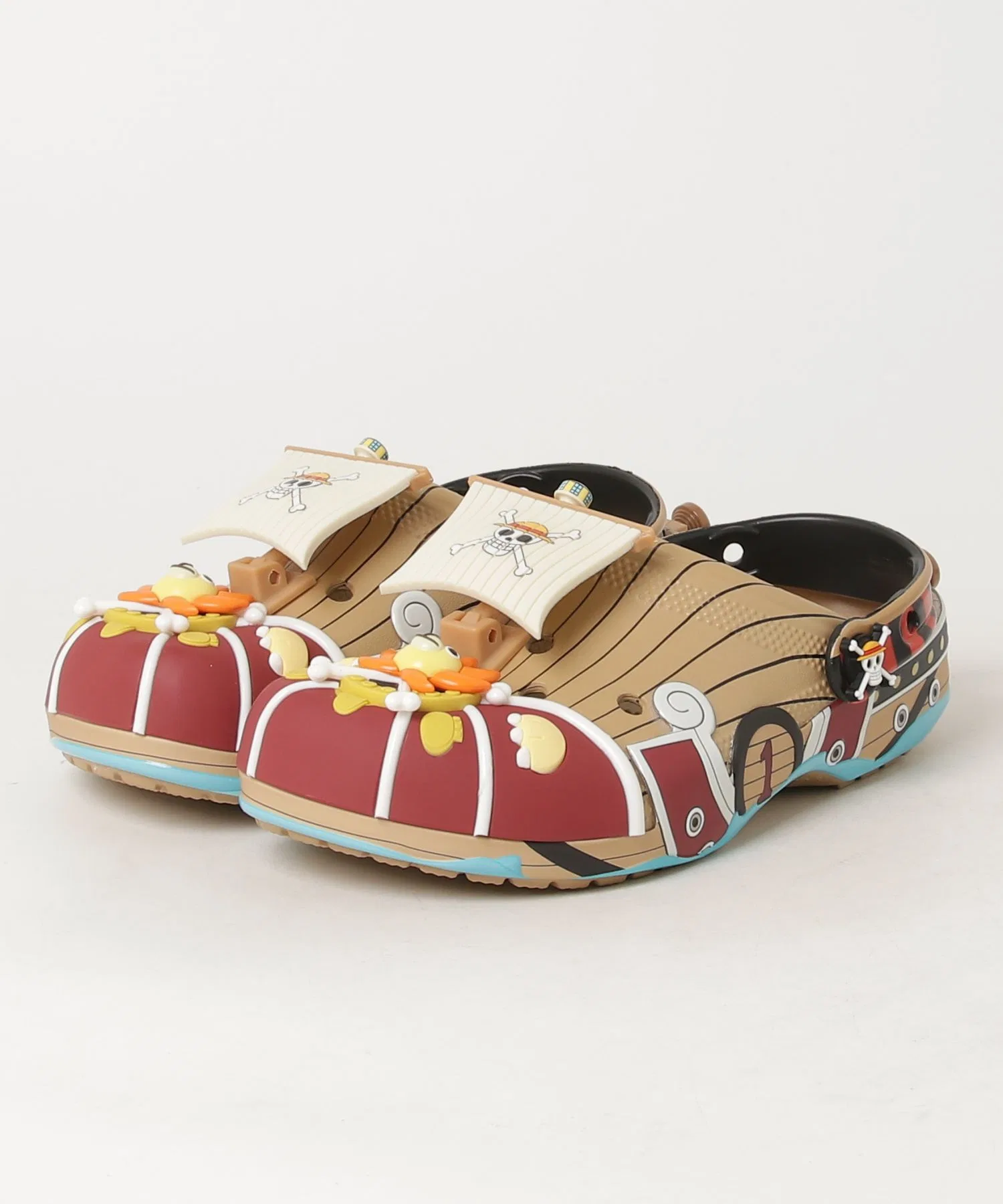 Кроксы One Piece Thousand Sunny Classic Clog разноцветные