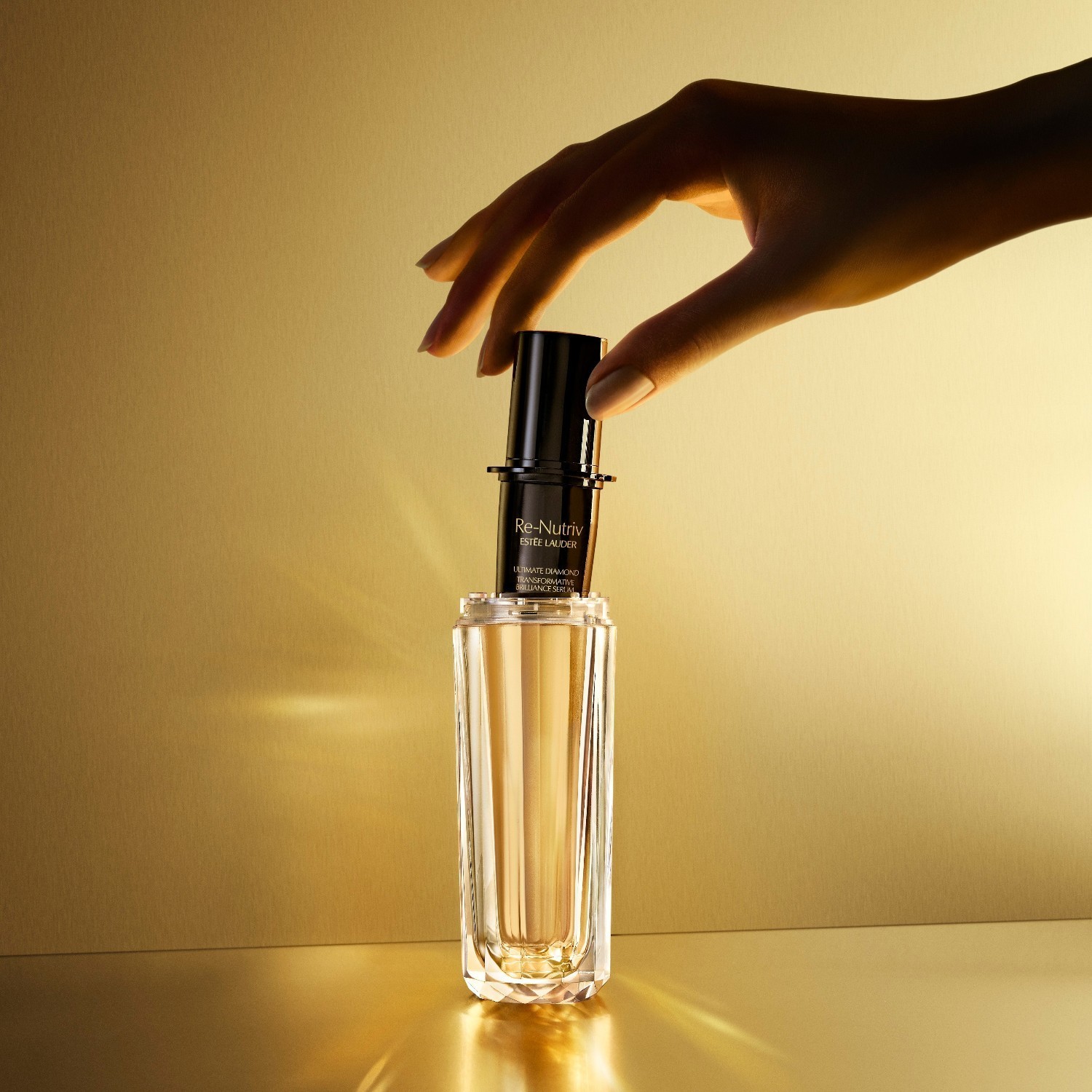 Сыворотка для лица re-nutriv pflege re-nutriv ultimate diamond transformative brilliance serum Estee Lauder, объем 30 мл. - refill — фото 3