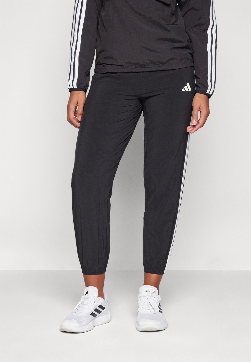 Спортивные брюки TRAIN ESSENTIALS STRIPES adidas Performance, черный — фото 4