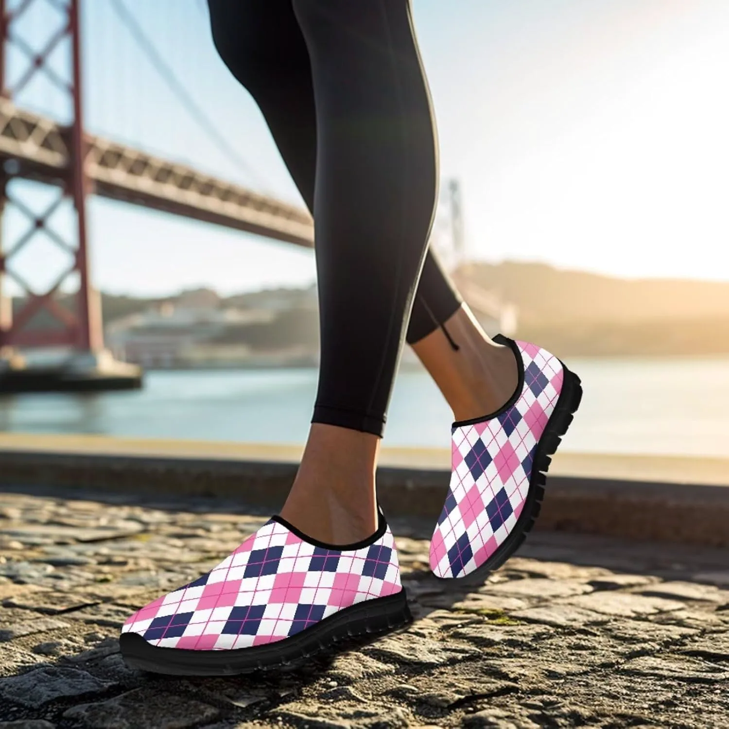 Женские кроссовки Howilath Slip on, дышащие повседневные лоферы для бега, удобная обувь без шнурков с противоскользящей подошвой, розовый — фото 4