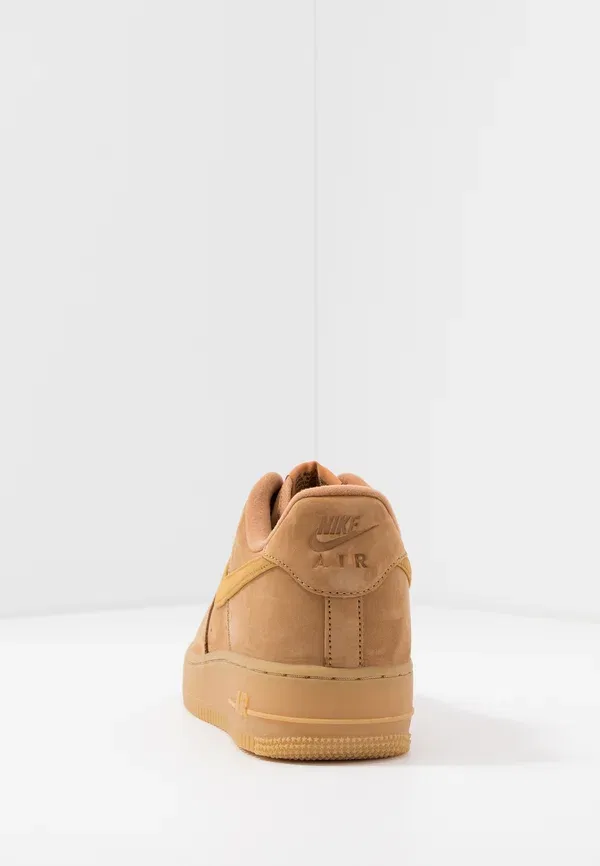 Кроссовки Nike Sportswear Air Force 1 07, лён/пшеничный/светло-коричневый/чёрный/командный золотой — фото 4