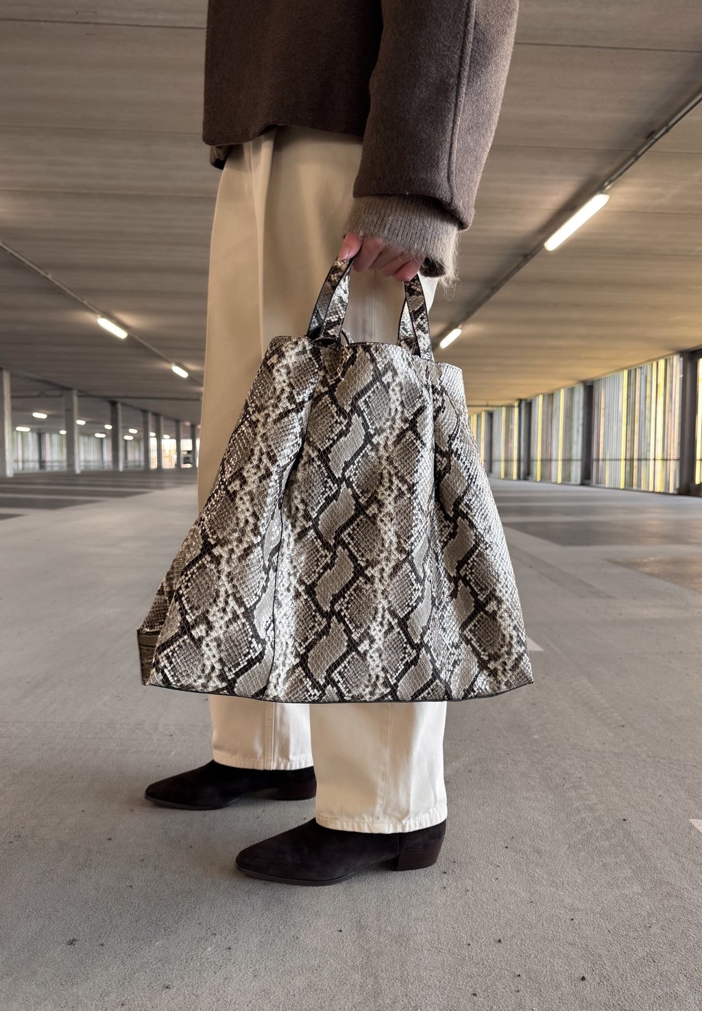 

Сумка SHOPPER MIT SCHLANGENMUSTER Manfield, серый